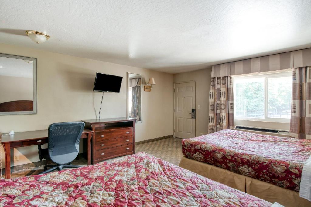 Americas Best Value Inn-Central Medford Photo 36