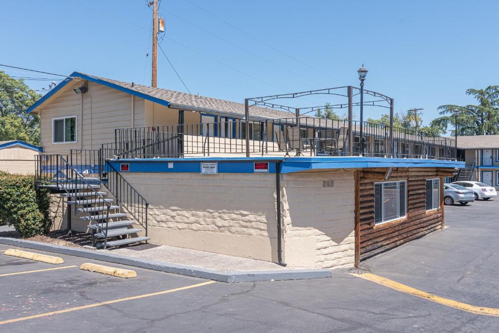 Americas Best Value Inn-Central Medford Photo 46