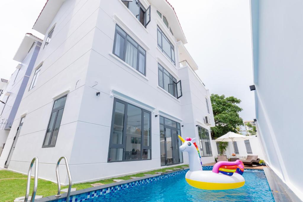 Palm Villa 10 Luxury Pool Villa 6 Rooms — Hotel in Vung Tau