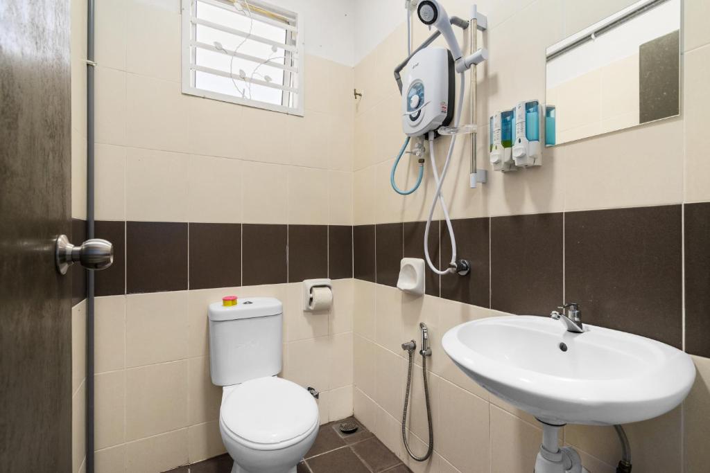 Homestay Rumah Den Seremban with 6 rooms photo