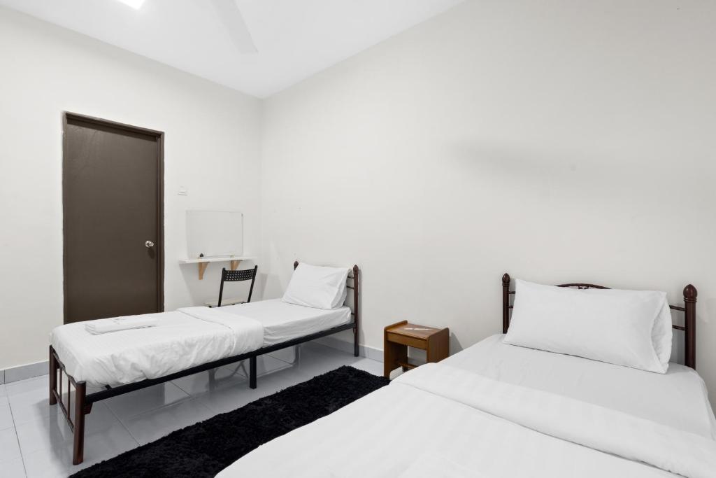 Homestay Rumah Den Seremban with 6 rooms photo