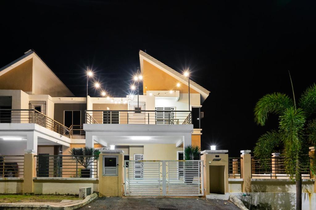 Homestay Rumah Den Seremban with 6 rooms photo