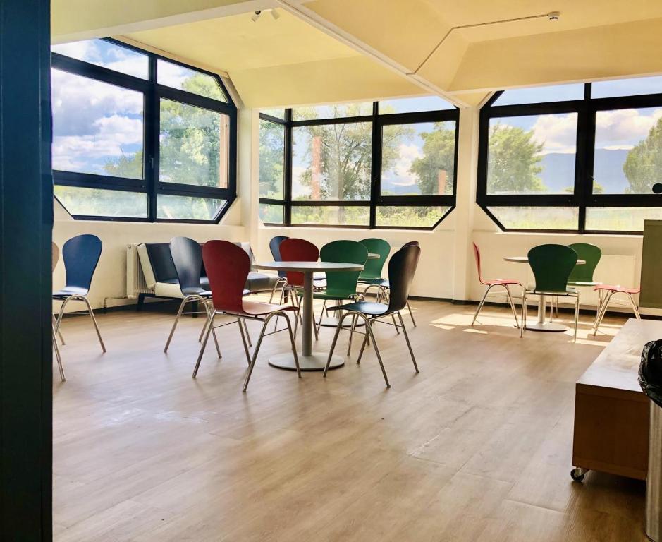 Shared lounge/TV area, Jugendherberge Innsbruck - Youth Hostel in Innsbruck