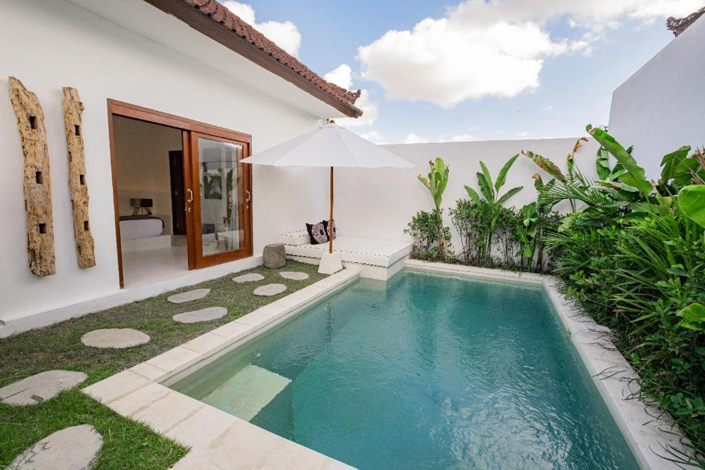Luxury 2 bedrooms villa Putih Pererenan photo