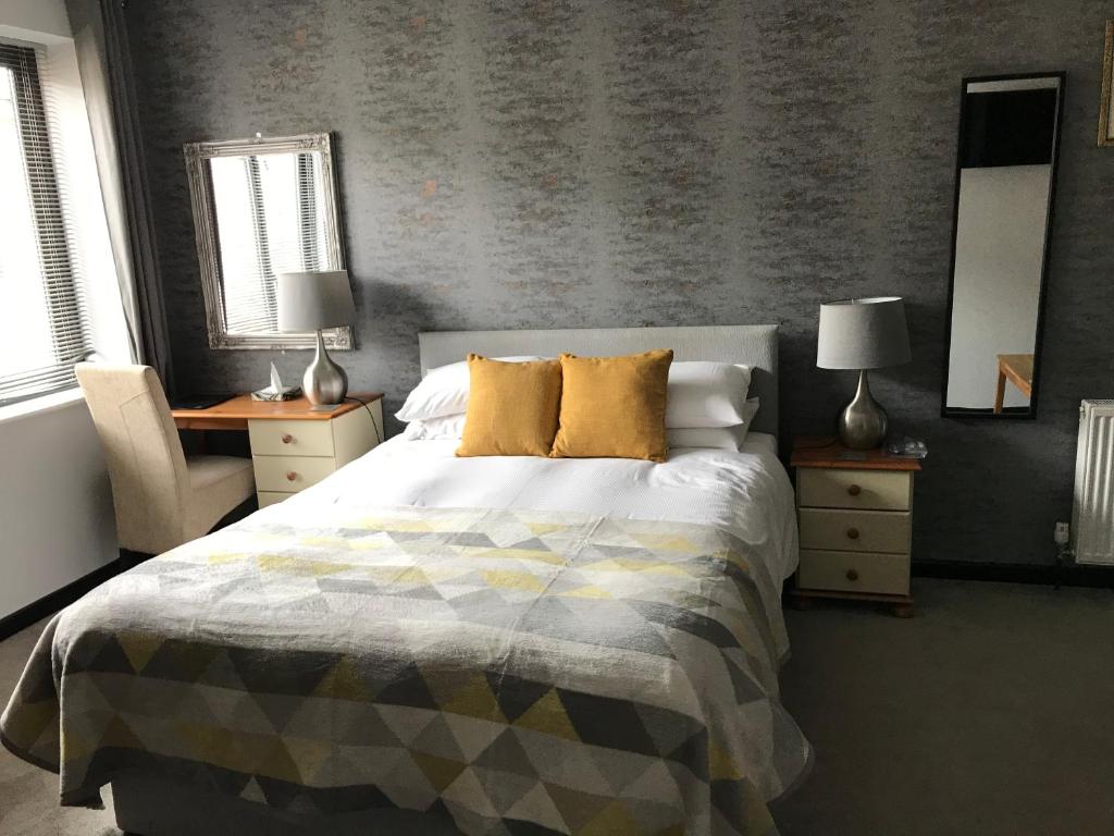 Rooms @ Number Six — Hotel in Oakham