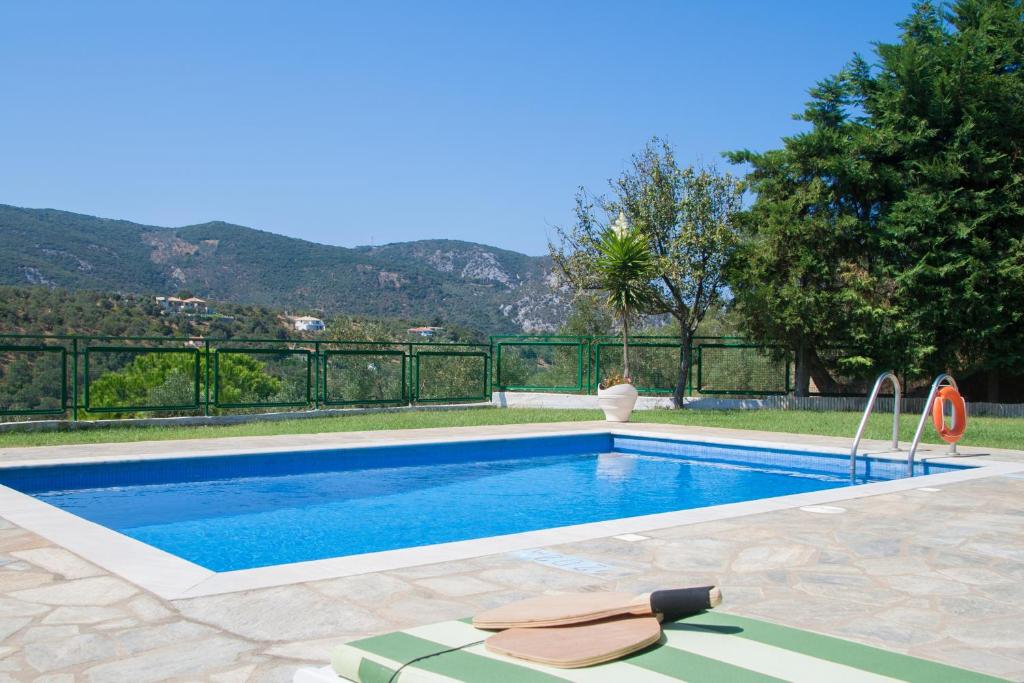 Four Seasons Villas — Hotel in Skiathos Island
