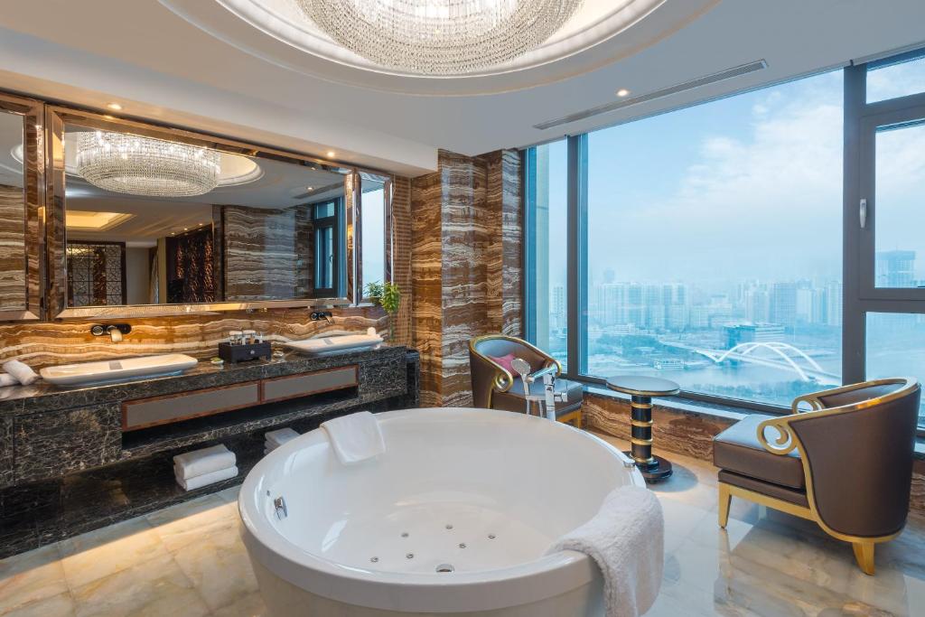 Bathroom, Crowne Plaza Hotel Lanzhou By IHG in Lanzhou