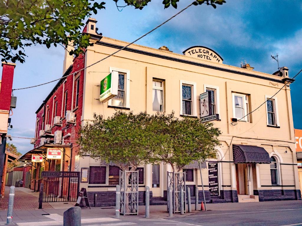 Telegraph Hotel Numurkah photo