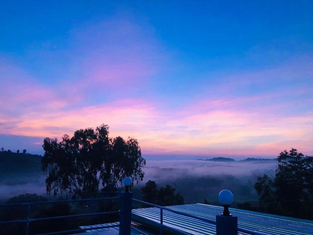 เอนกาย อิงเขา (Anguyingkhao) photo