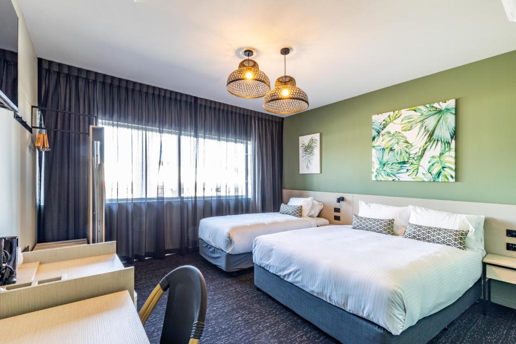 Nightcap at Commercial Hotel — Hotel in Gold Coast