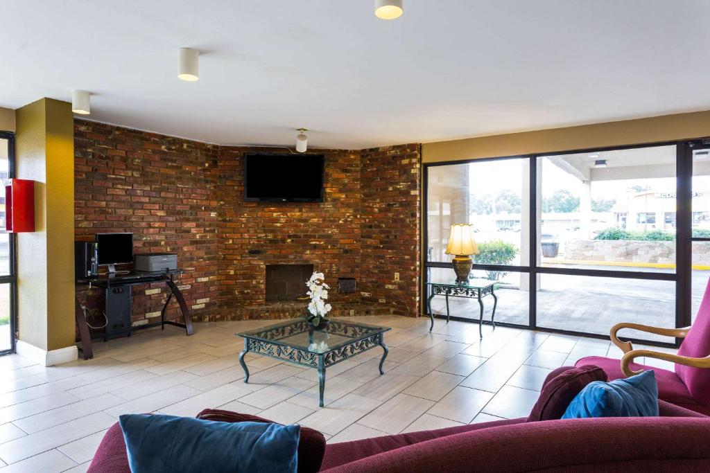 Blues Traveler Inn Hotel photo