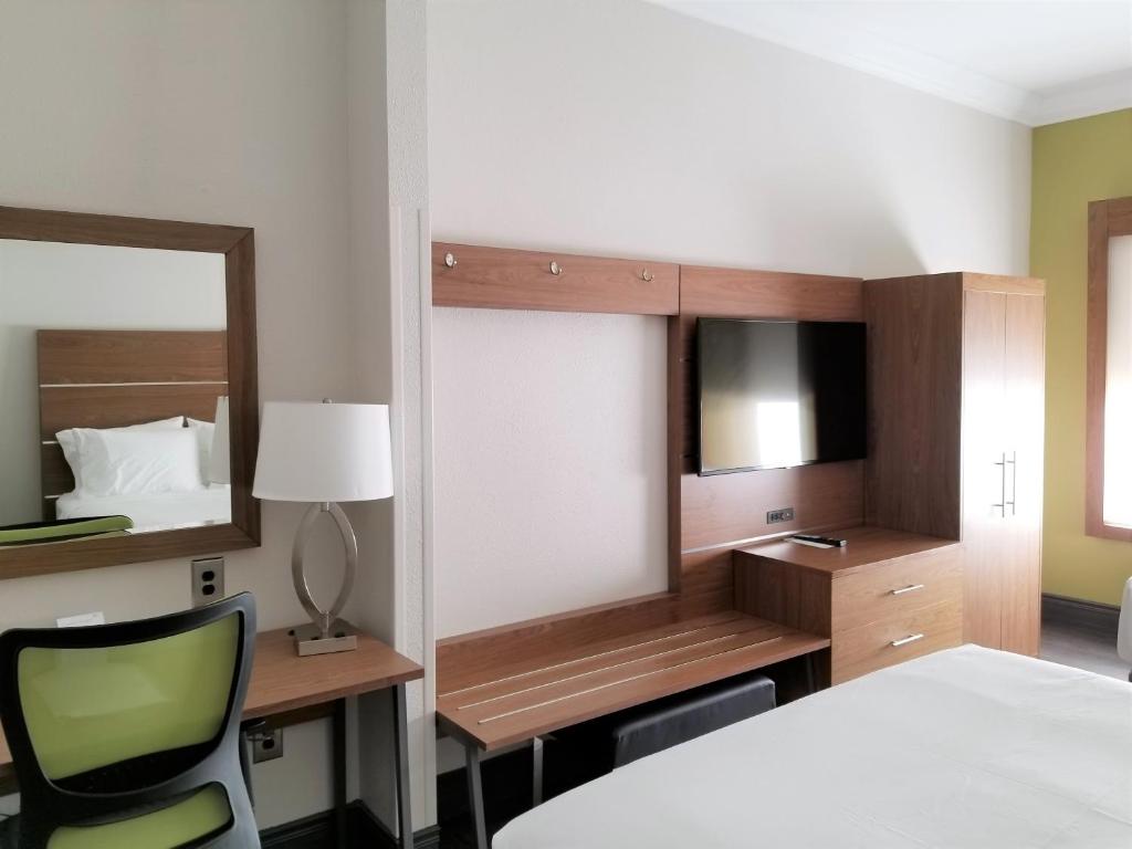 Holiday Inn Express Columbia photo