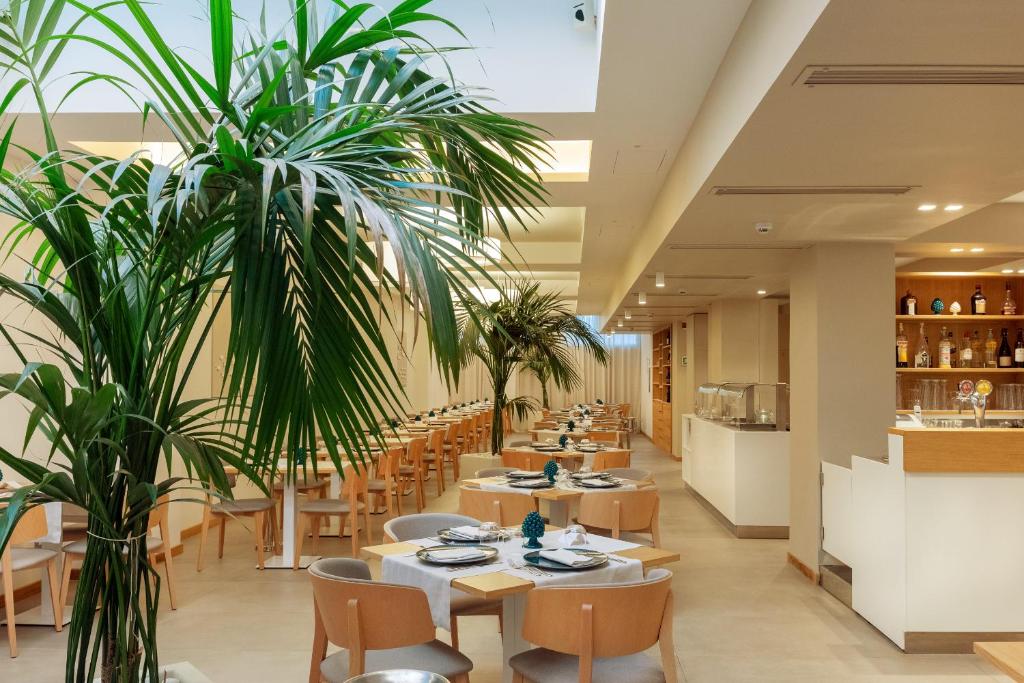 Albatros Beach Hotel — Restauracje i bary in Letojanni, Sycylia
