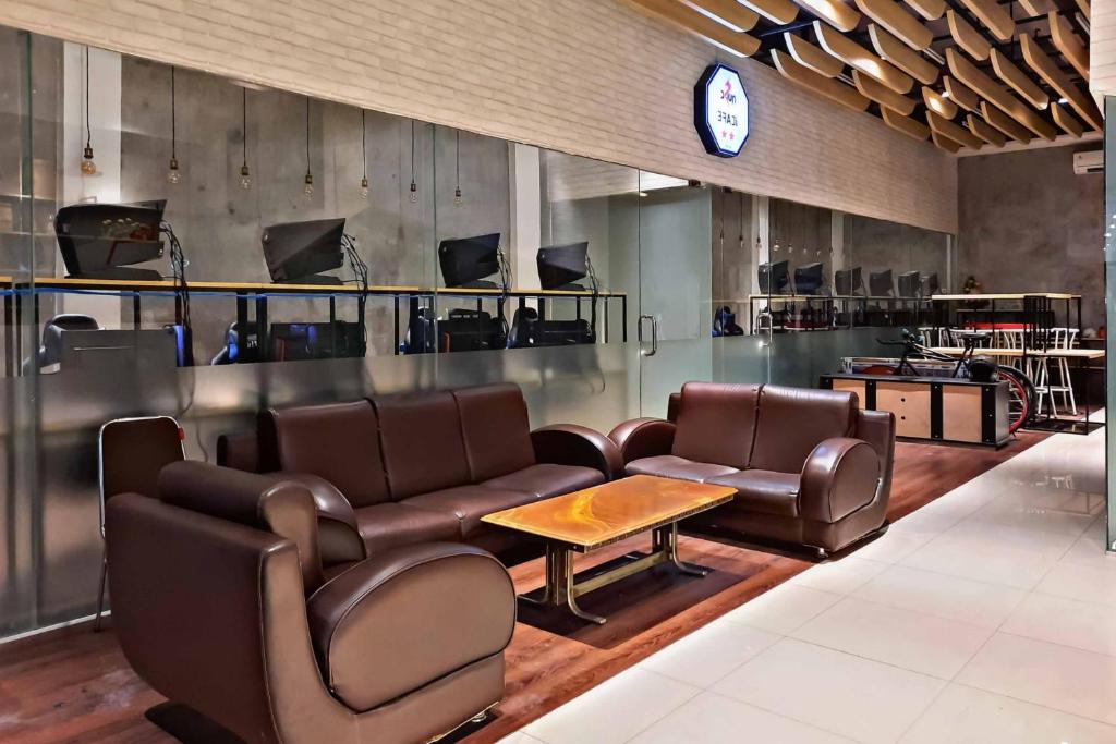 RedDoorz @ CBD Polonia Medan