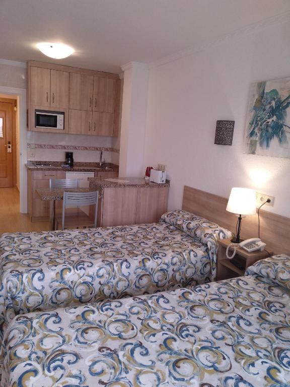 Apartamentos Stella Maris - Marcari SL — Hotel rooms in Fuengirola, Andalusia