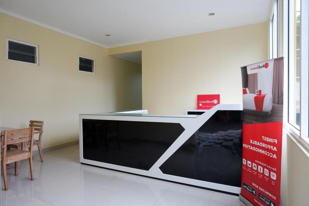 RedDoorz @ Jalan Bali Cilacap photo