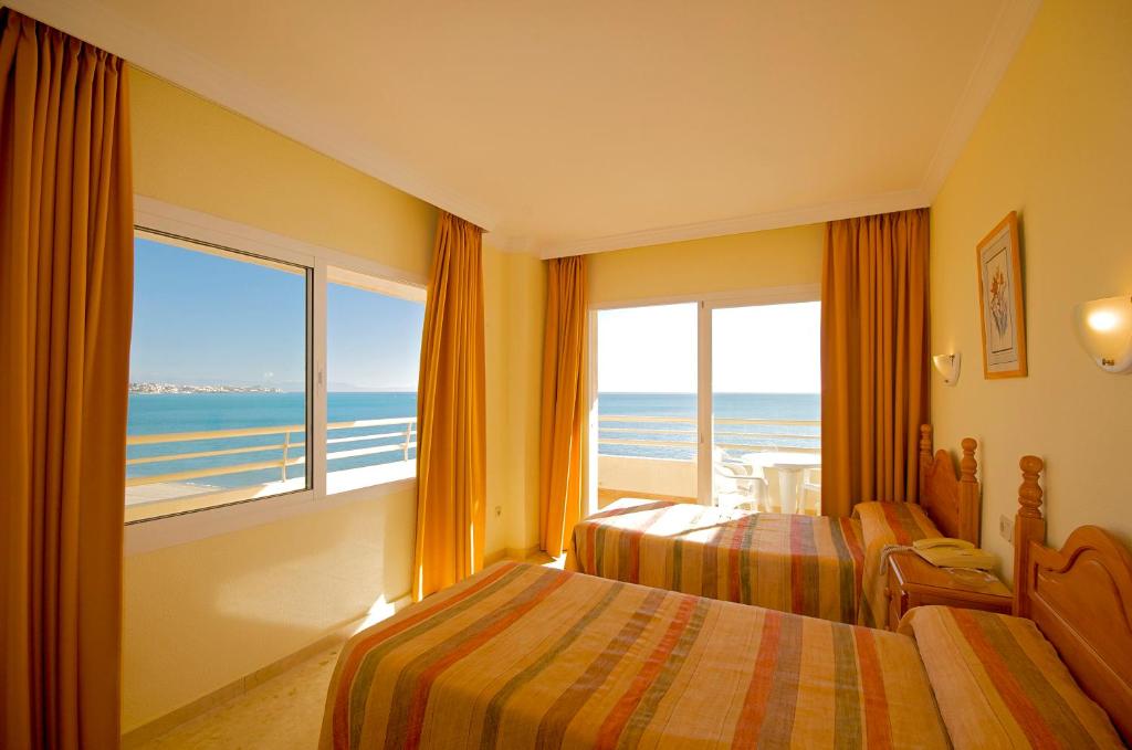 Apartamentos Stella Maris - Marcari SL — Hotel rooms in Fuengirola, Andalusia
