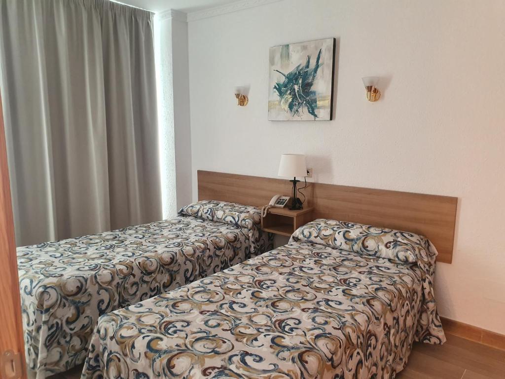 Apartamentos Stella Maris - Marcari SL — Hotel rooms in Fuengirola, Andalusia