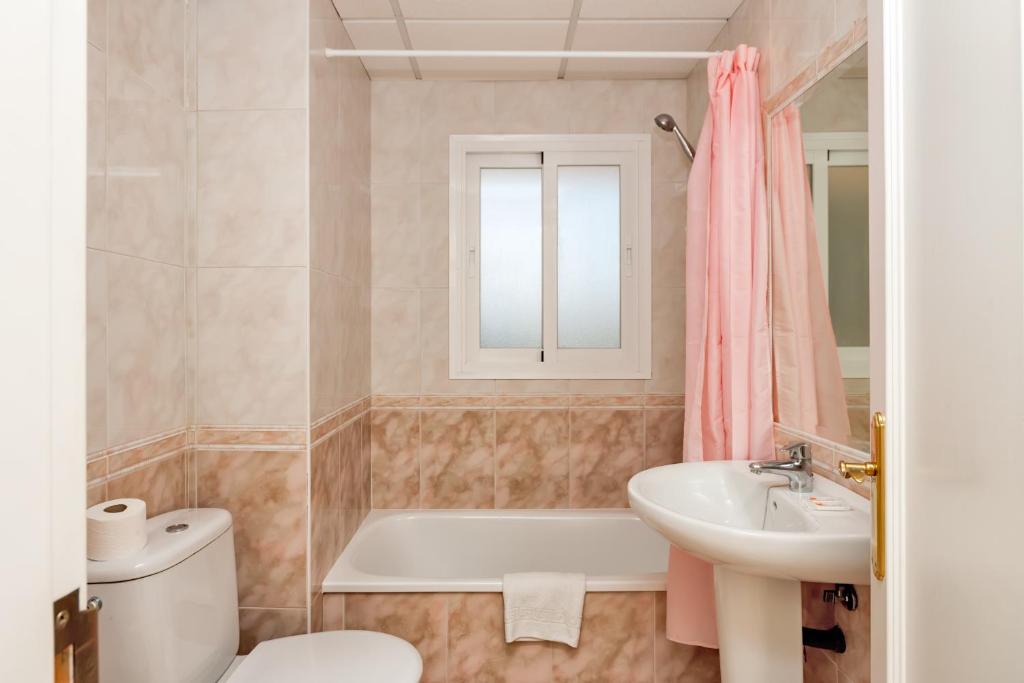 Apartamentos Stella Maris - Marcari SL — Hotel rooms in Fuengirola, Andalusia