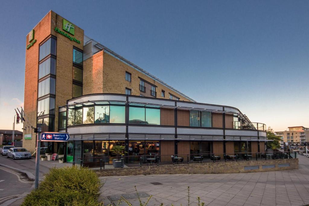 Holiday Inn London Brentford Lock photo
