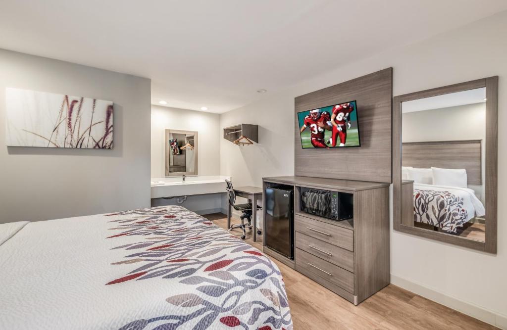 Texan Inn Lewisville Photo 10