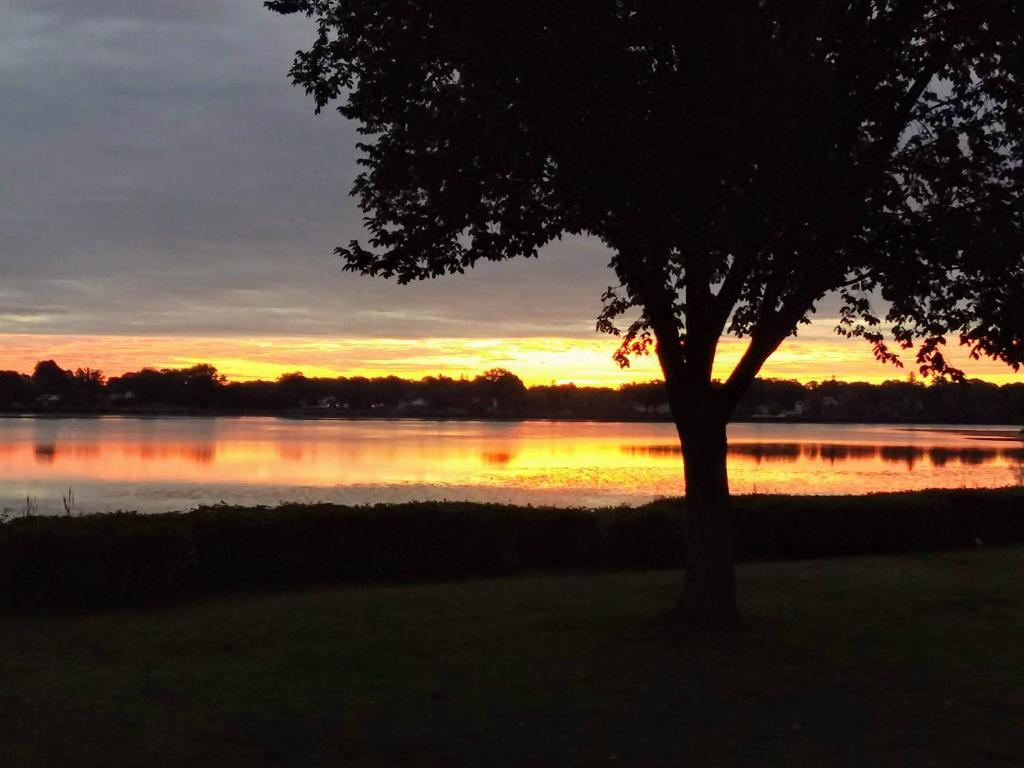 Lakeside Inn Photo 5