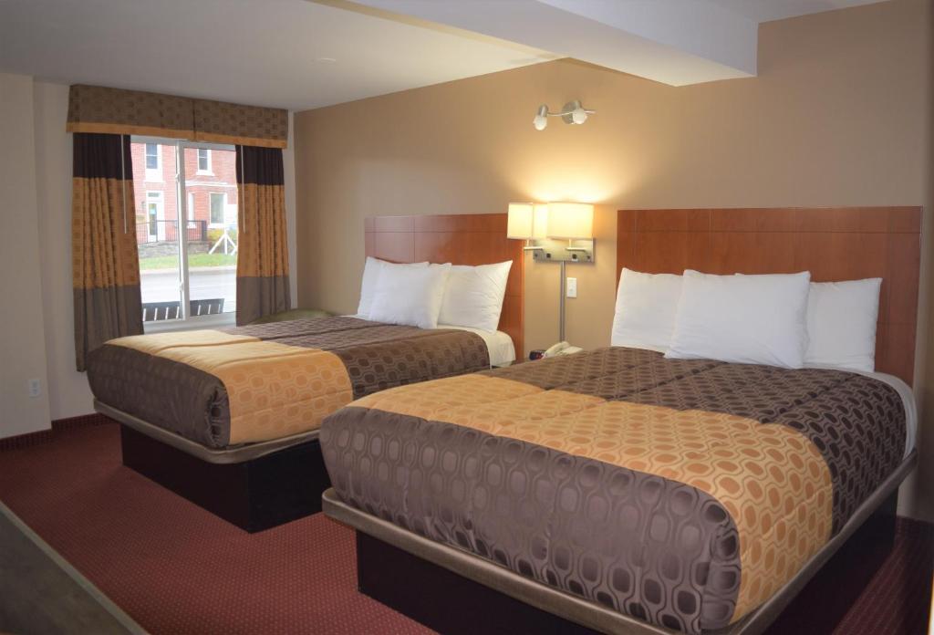 Knights Inn Arnprior Photo 25