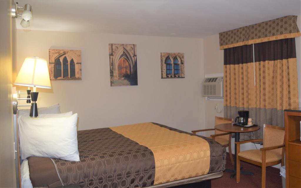 Knights Inn Arnprior Photo 35