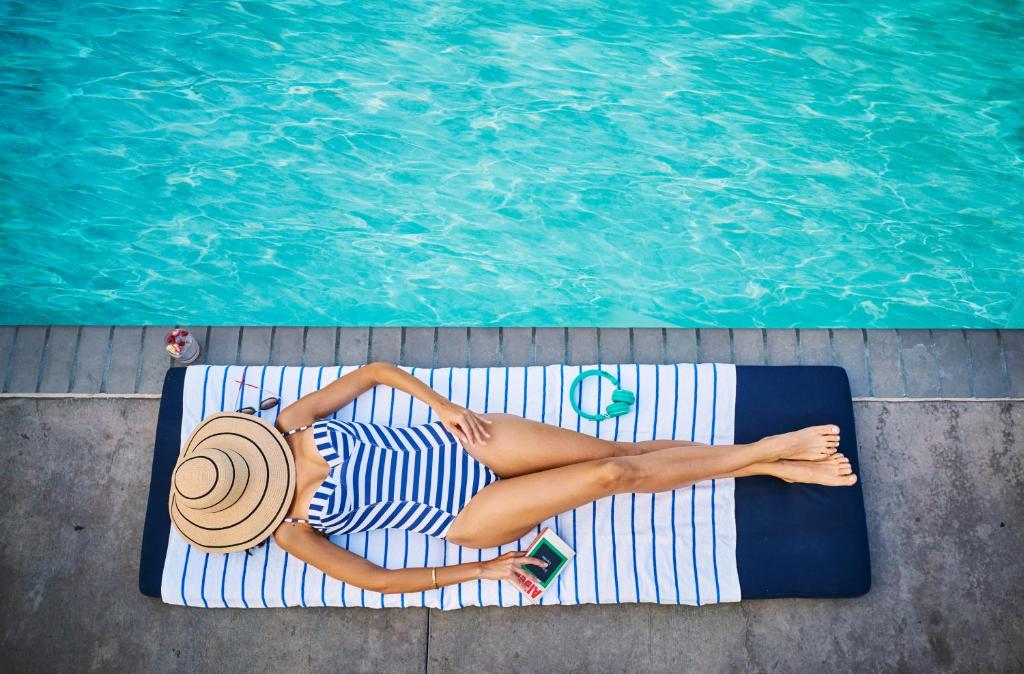 スイミングプール