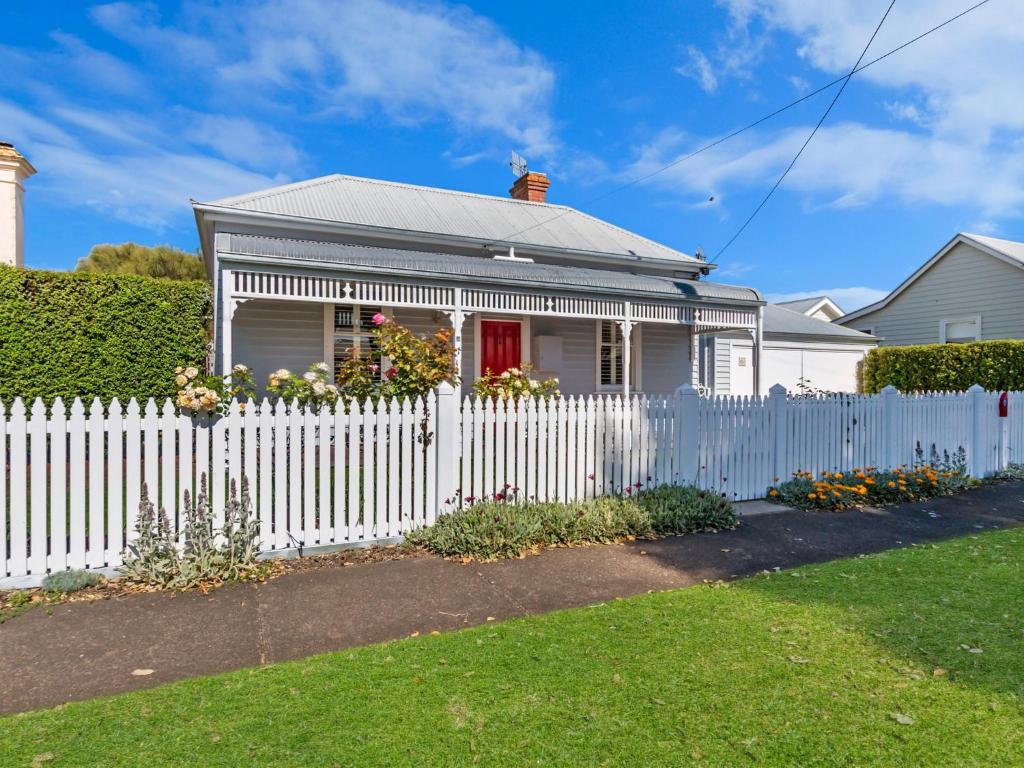 Red Door at Wishart, Port Fairy