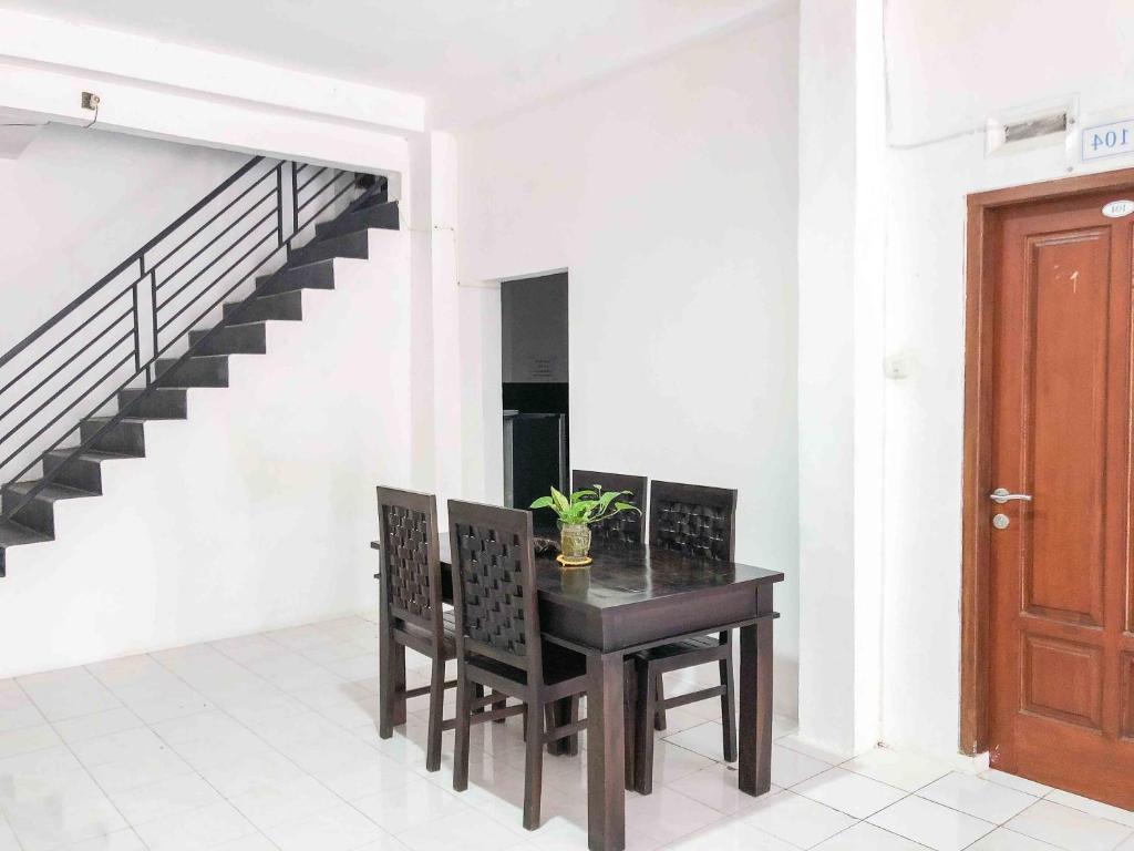 RedDoorz near Eco Green Park Batu