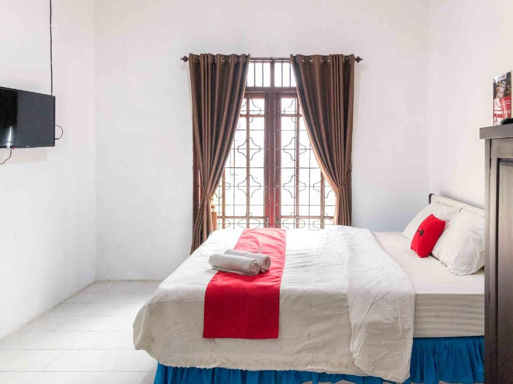 RedDoorz near Eco Green Park Batu