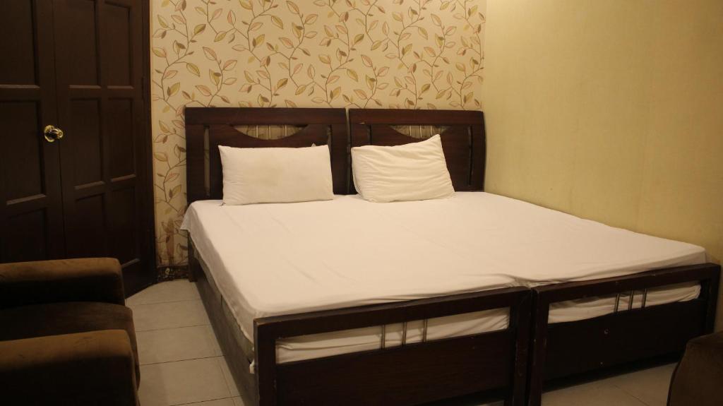 Hotel Comfort INN (R) photo
