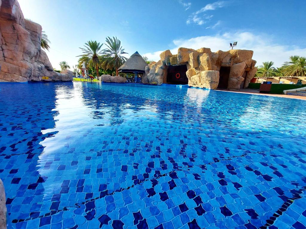 Swimming pool, Danat Al Ain Resort in Al Ain