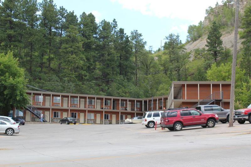 Deadwood Station Bunkhouse and Gambling Hall Main image 2