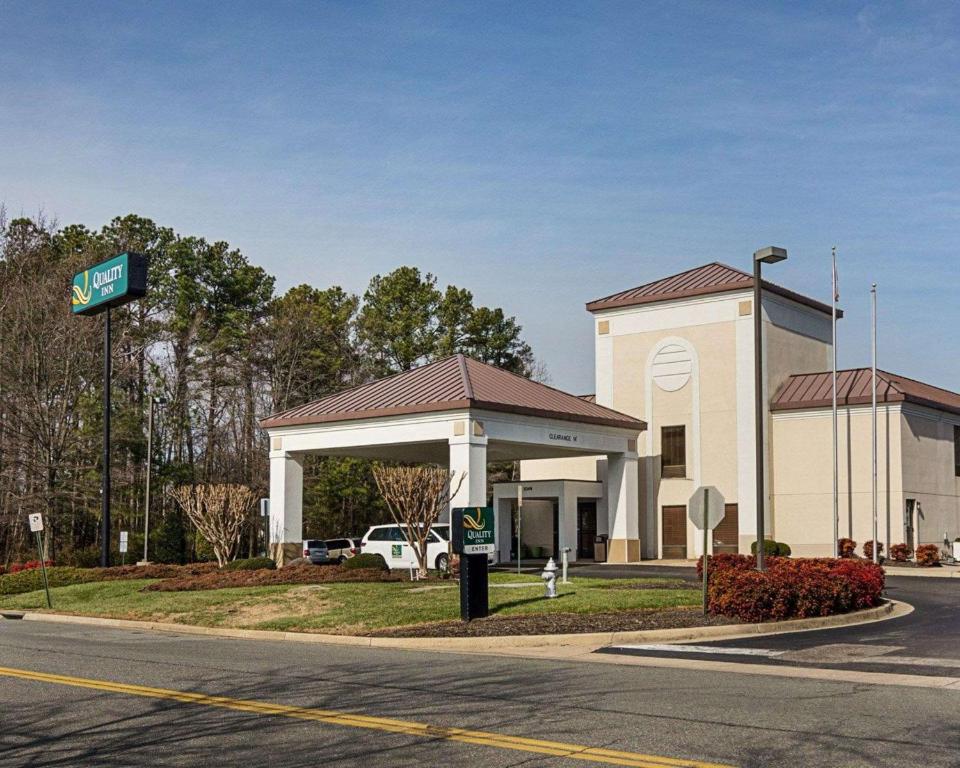 Quality Inn Richmond Airport photo