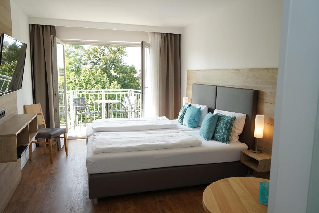 Hotel Dein Franz - Bistro, Kaffeebar & Outdoor-Lounge - - 1