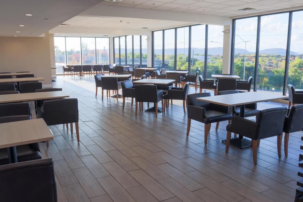 Holiday Inn Scranton East - Dunmore Photo 17