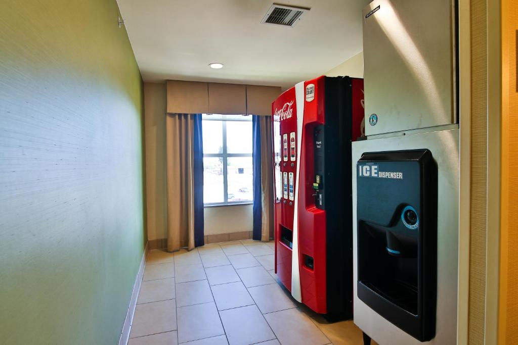 Holiday Inn Bismarck — Hotel in Bismarck (ND)