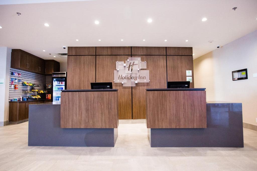 Holiday Inn Hotel & Suites Calgary South - Conference Ctr photo