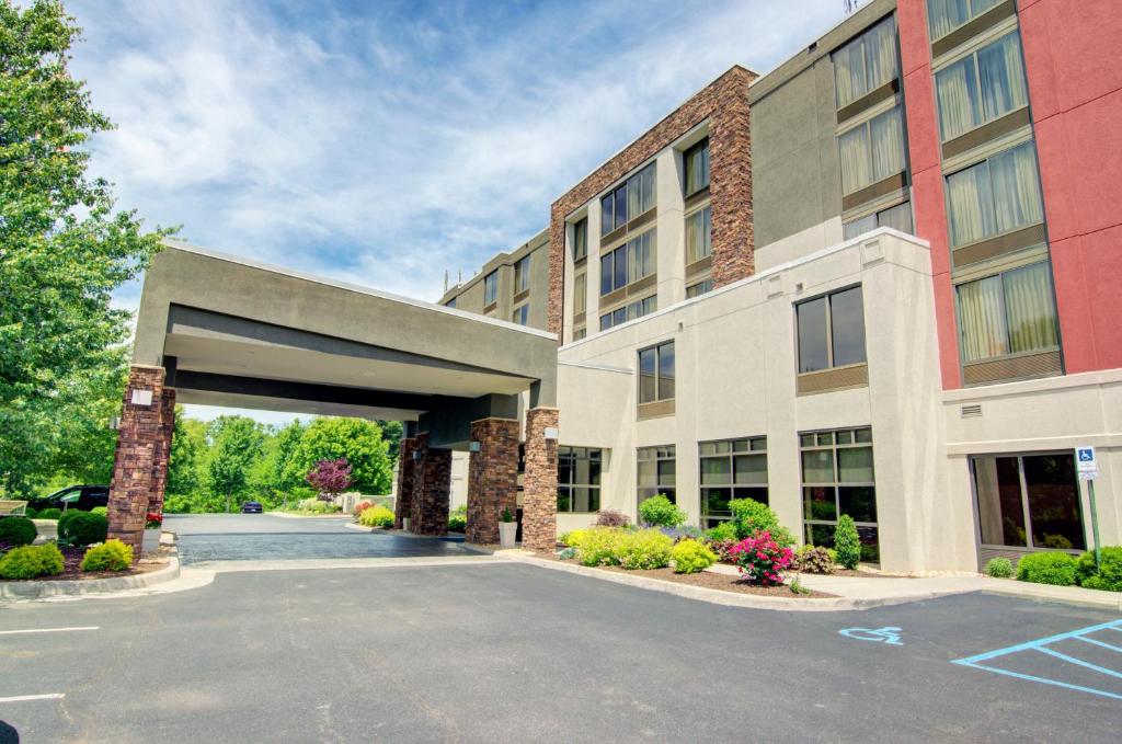 Holiday Inn Express and Suites Blacksburg- University Area By IHG 外観