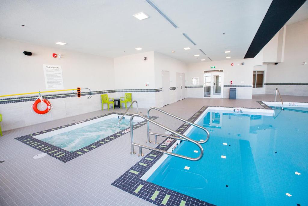 Holiday Inn Hotel & Suites Calgary South - Conference Ctr photo