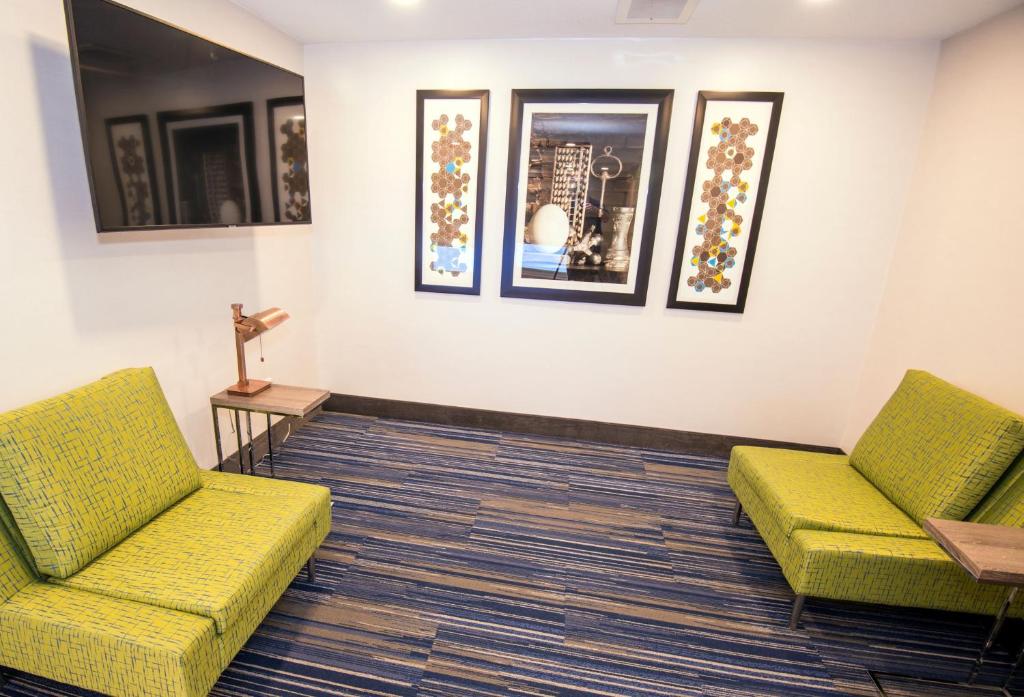 Holiday Inn Express Hotel & Suites-Hinton By IHG 外観