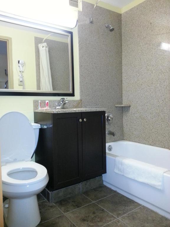 Quality Inn Near Pimlico Racetrack photo