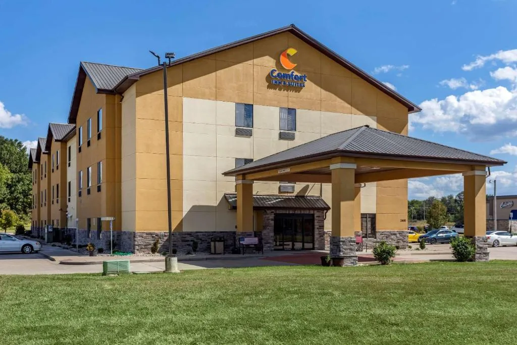 Comfort Inn & Suites Carbondale University Area，位于卡本代尔的酒店