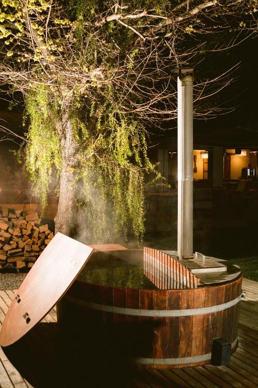 Hotel Boutique BC Wine Casablanca의 실내 수영장과 휴식 공간