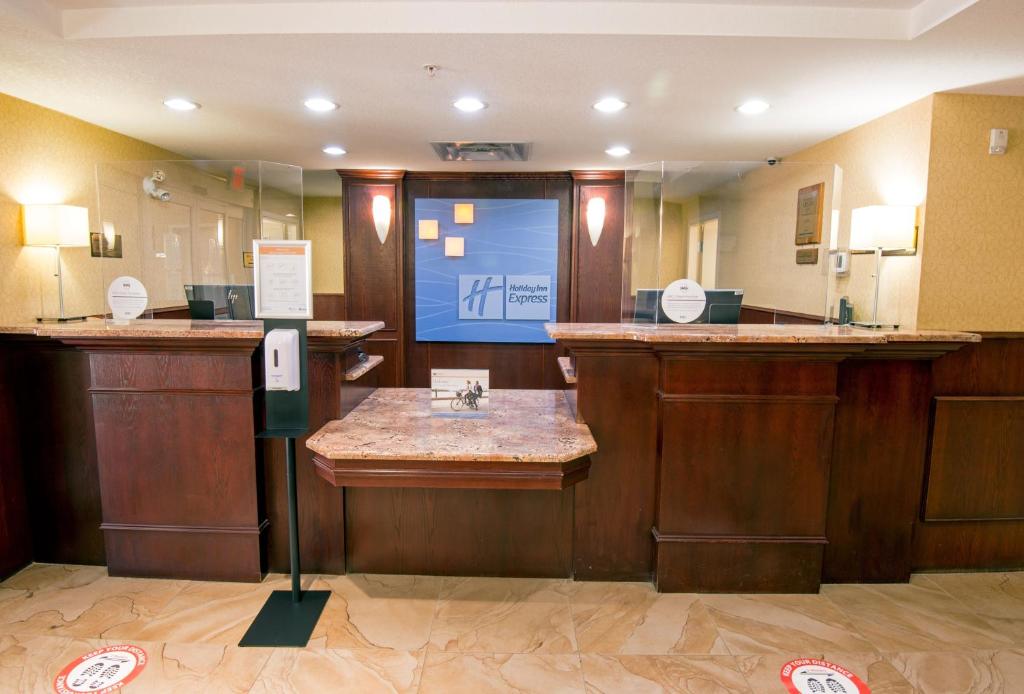 Holiday Inn Express Hotel & Suites Edson photo