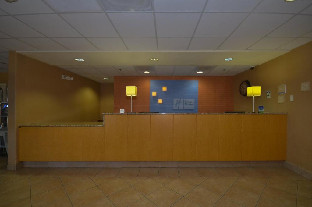 ホリデイ イン エクスプレス ラスベガス ネリス バイ IHG (Holiday Inn Express Las Vegas-Nellis By IHG) 外観