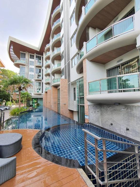 ソンリーザ シラチャ (Sonrisa Sriracha) スイミングプール