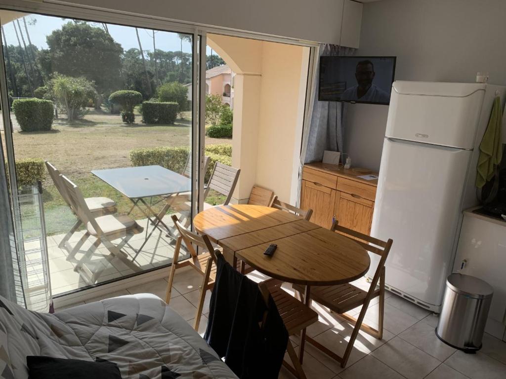 Appartement T2 cabine, capacité 4 personnes, à 600 m de la plage et à 300 m du Golf - 4
